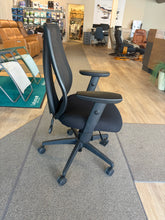 Charger l'image dans la galerie, SURPLUS D'INVENTAIRE Chaise ergonomique TCentric Hybride
