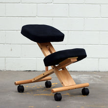 Charger l'image dans la galerie, Chaise assis-genoux en bois
